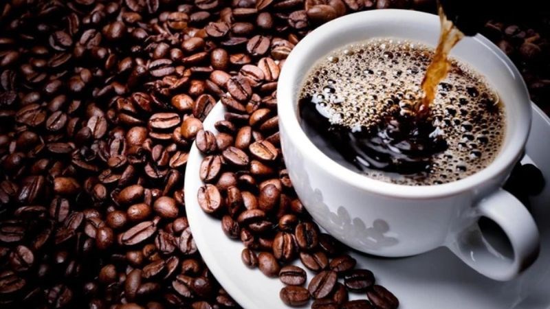 Cafein trong cà phê có xu hướng giữ nước và gây khó chịu ở dạ dày