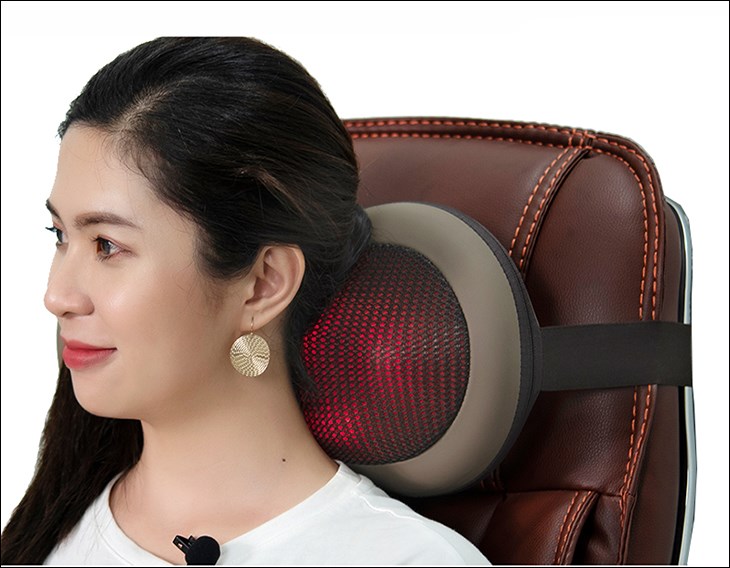 Gối massage Hàn Quốc Puli PL-819C có thiết kế sang trọng với vỏ bọc ngoài bằng chất liệu da cao cấp, đem lại sự êm ái