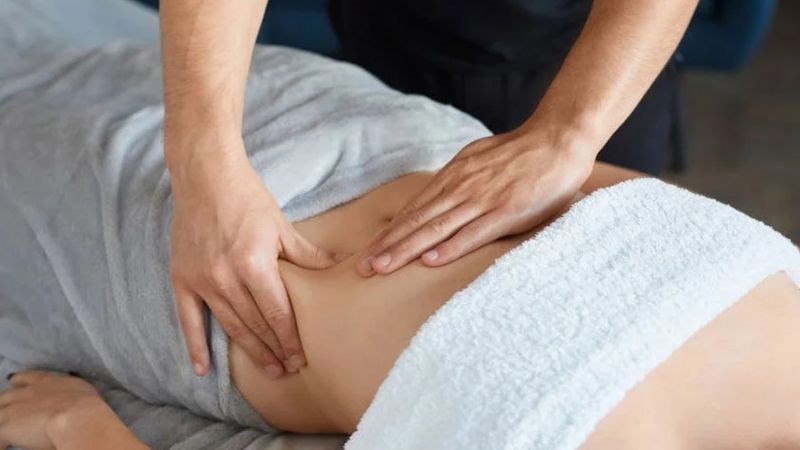 Massage bụng giúp cải thiện tình trạng đầy hơi