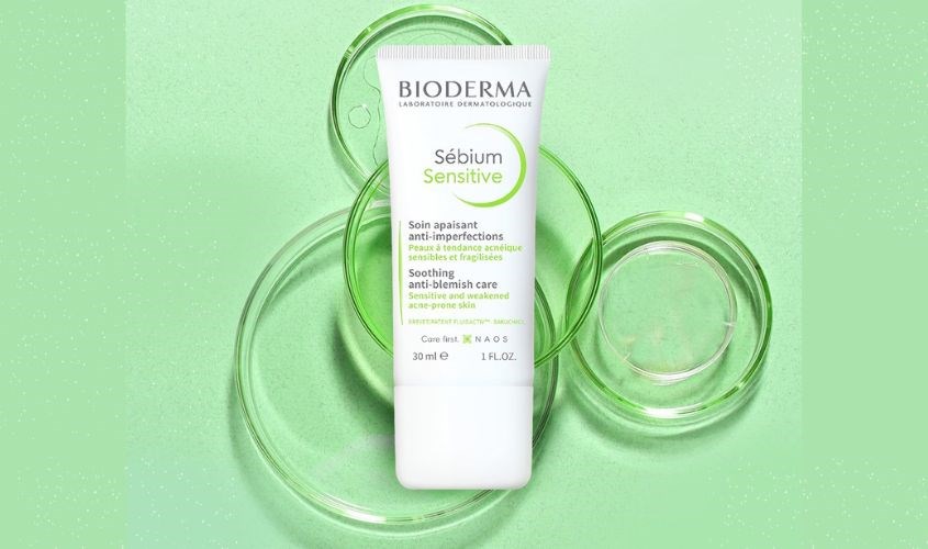 Kem trị mụn Bioderma giúp hạn chế tiết dầu thừa trên da