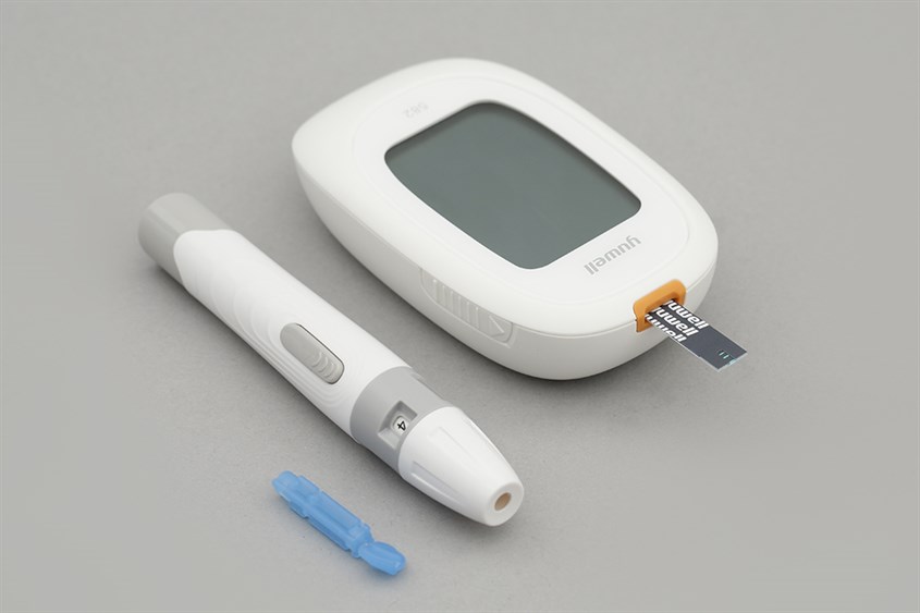 Máy đo đường huyết Yuwell 582 có khối lượng 50g tương đối nhỏ 