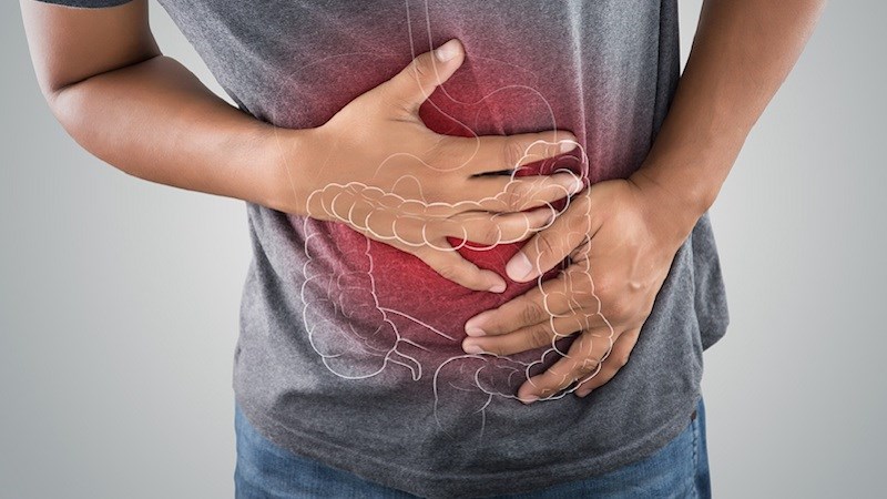 Uống nhiều nước để giảm tác dụng phụ lên đường tiêu hoá của kháng sinh