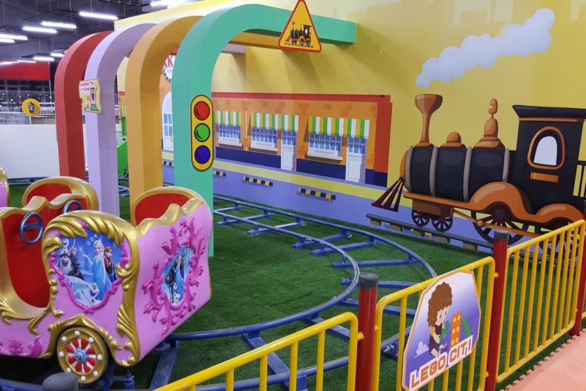 Các khu vực vui chơi tại Kidsyard luôn đảm bảo sạch sẽ và an toàn