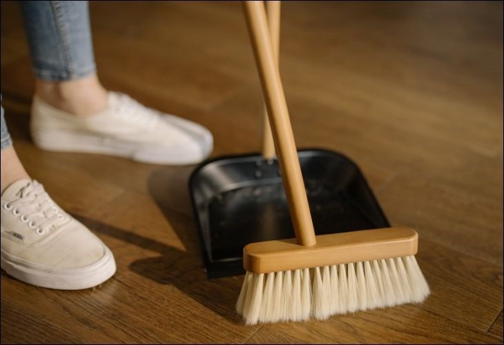 Thay chổi quét nhà khoảng 3 - 6 tháng/ lần tránh vi khuẩn, nấm mốc và côn trùng phát triển