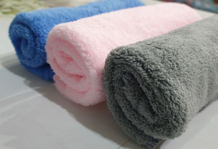 Choose face towels made from 100% cotton, which are soft and absorbent