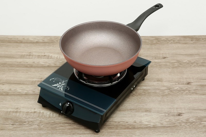 Chảo nhôm sâu chống dính vân đá đáy từ 30 cm Green Cook GCP05-30IH  có đường kính chảo 30 cm, dạng sâu lòng, phù hợp để chiên cá nguyên con