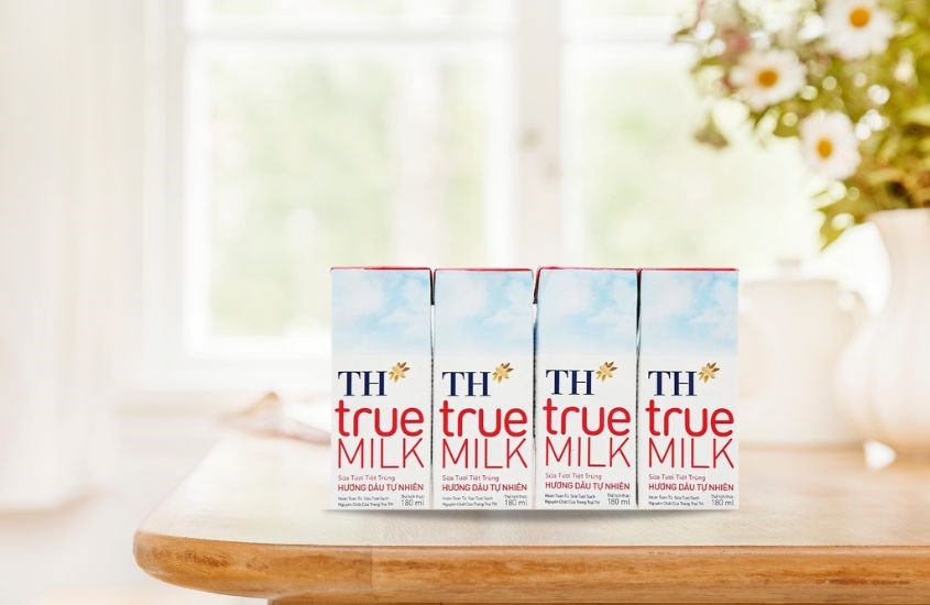 Sữa tươi TH true MILK Hilo có đường hương dâu