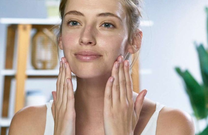 Tiêu chí chọn dầu tẩy trang cho da mụn 