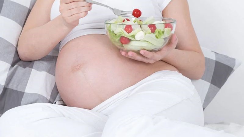 Axit folic trong cà chua giúp ngăn ngừa nguy cơ khuyết tật ống thần kinh ở trẻ sơ sinh