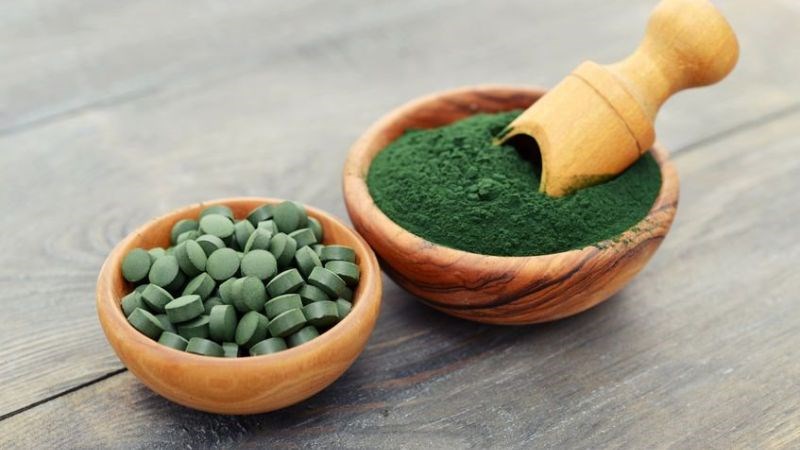 Có thể sử dụng tảo xoắn ở dạng bột hoặc viên nén để bổ sung dưỡng chất