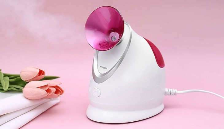 Máy xông hơi mặt K.Skin tỏa ra khí nóng ở nhiệt độ cao, không phù hợp với những ai có làn da nhạy cảm Máy xông hơi mặt K.Skin tỏa ra khí nóng ở nhiệt độ cao, không phù hợp với những ai có làn da nhạy cảm