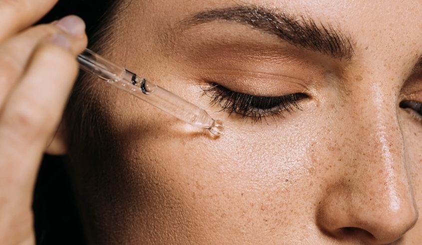 Cách sử dụng serum trị mụn cho tuổi dậy thì