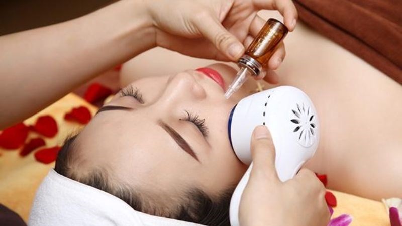 Các liệu pháp chăm sóc da mặt giúp giảm nếp nhăn trên trán