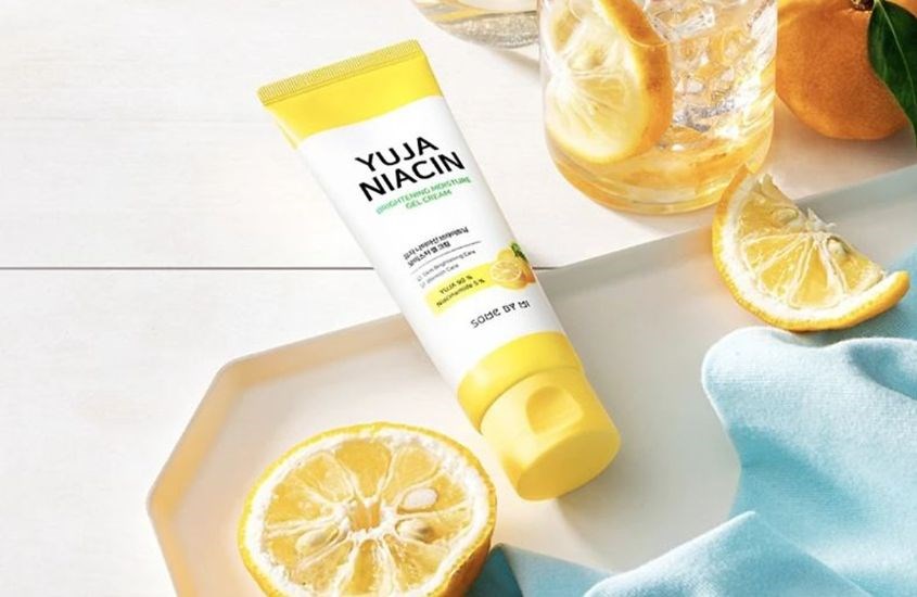 Gel dưỡng ẩm làm sáng da chiết xuất Quýt Yuja Some By Mi Niacin Brightening Moisture 100 ml