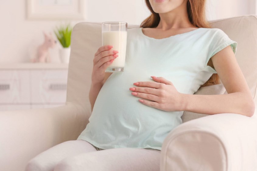 Sữa bầu cung cấp nhiều dưỡng chất thiết yếu cho mẹ bầu và thai nhi