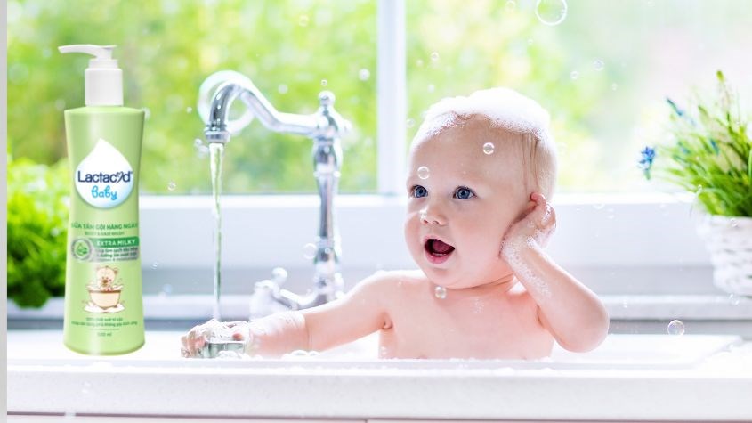 Sữa tắm gội cho bé Lactacyd Extra Milky dưỡng ẩm vượt trội hương dịu nhẹ 500 ml
