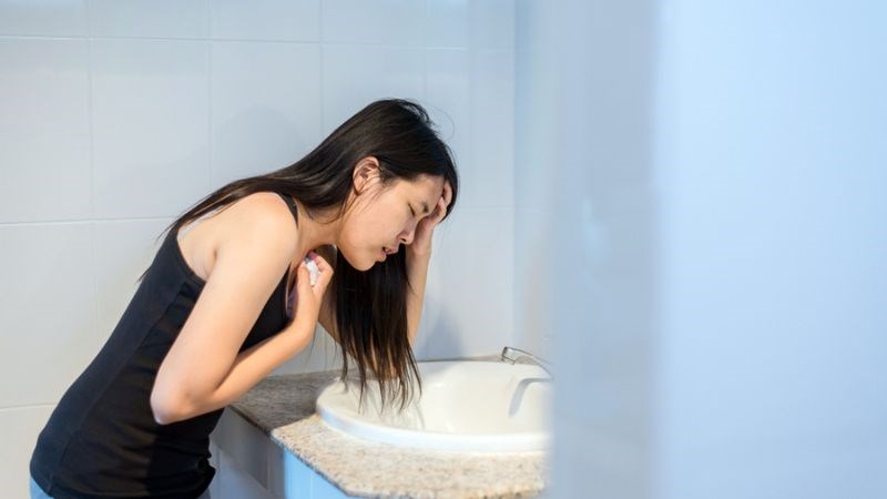 Bạn có thể gặp tình trạng rối loạn tiêu hóa trong giai đoạn đầu của ung thư buồng trứng
