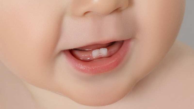 Trẻ mọc răng 