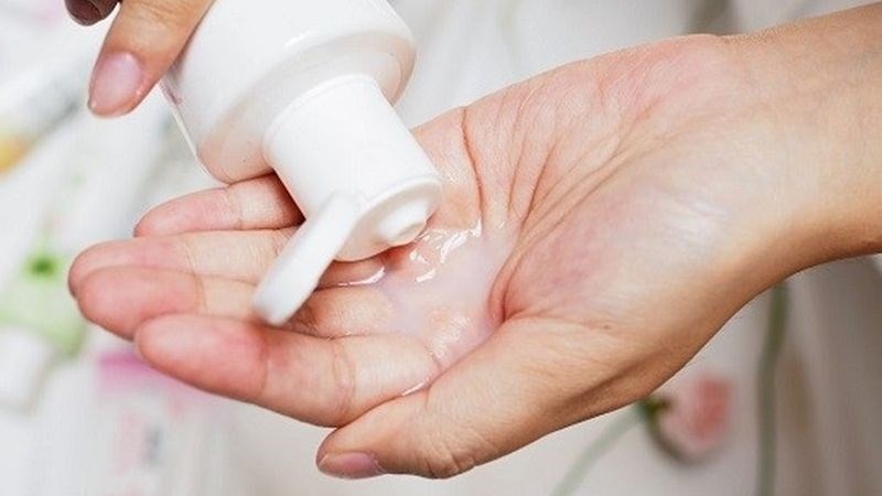 Các sản phẩm dung dịch vệ sinh chứa nước hoa có thể gây dị ứng, ngứa âm đạo