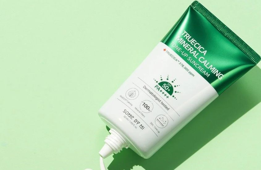 Kem chống nắng làm dịu và dưỡng sáng Some By Mi Truecica Mineral Calming SPF 50+ PA++++ 50 ml