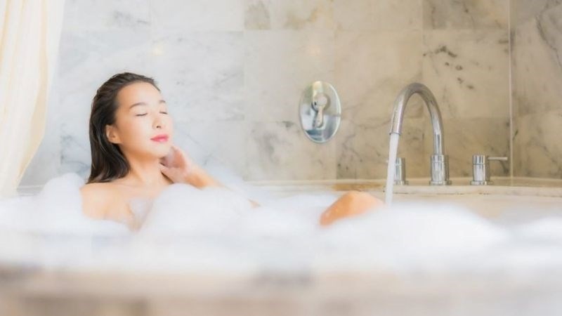 Tắm nước nóng có rất nhiều lợi ích cho sức khỏe thể chất và tinh thần của bạn