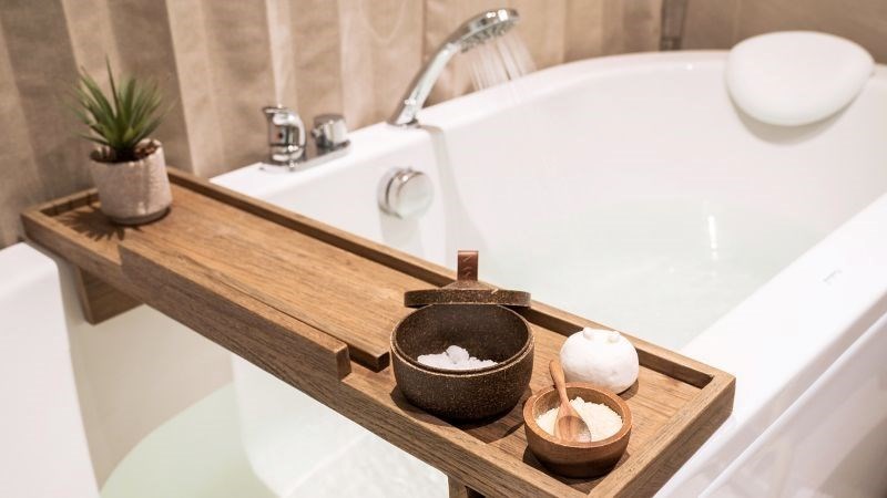 Nên tắm nước nóng khoảng hai giờ trước khi đi ngủ