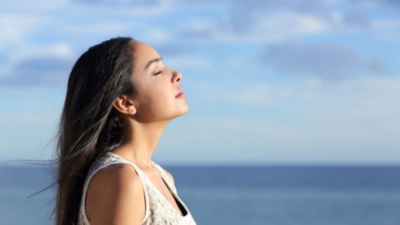 Tắm nước nóng giúp giảm các triệu chứng cảm lạnh và cải thiện hơi thở