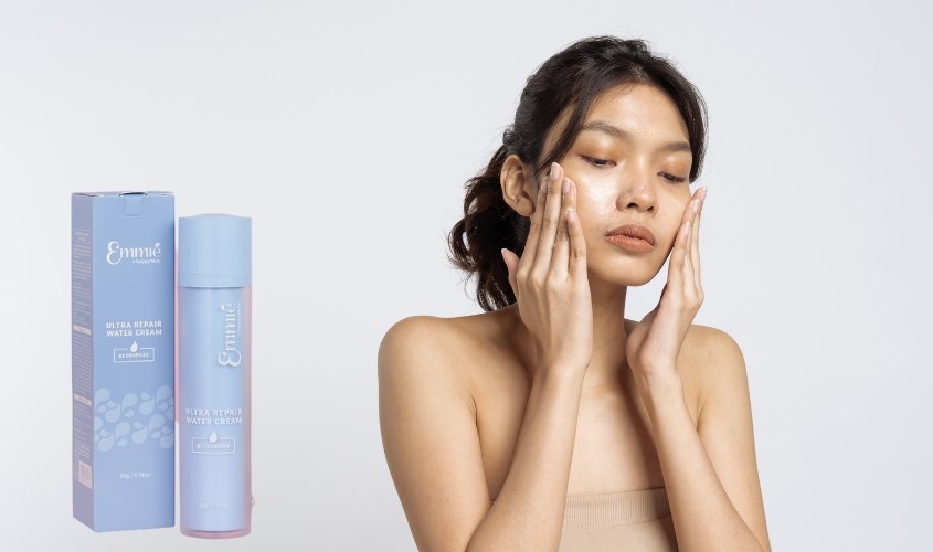 Massage theo vòng tròn để dưỡng chất được thẩm thấu nhanh chóng