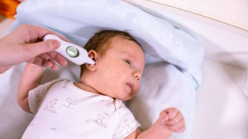 Vệ sinh tai sạch sẽ để ráy tai không làm ảnh hưởng đến kết quả đo