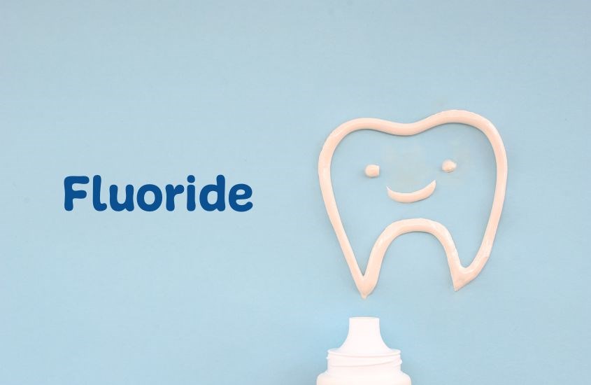 Ba mẹ nên lưu ý hàm lượng Fluor trong kem đánh răng