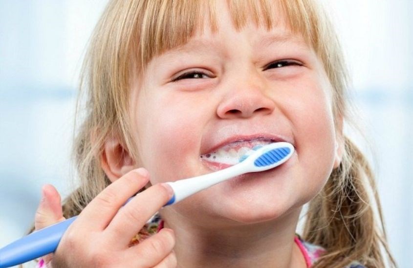 Kem đánh răng có lượng bọt nhiều có thể gây ảnh hưởng đến sức khỏe của bé