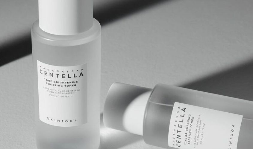 Toner tăng cường dưỡng sáng da Skin1004 Madagascar Centella Tone Brightening Boosting 210 ml