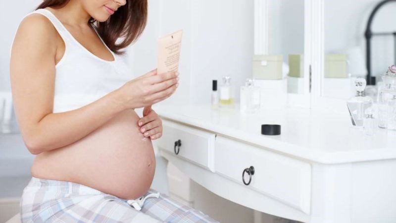 Mẹ bầu cần hạn chế sử dụng mỹ phẩm trong thời gian 3 tháng đầu mang thai