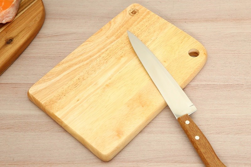 Thớt thái gỗ chữ nhật 28.5 x 20 cm Trường Sơn KA285 sở hữu chất liệu gỗ cao su tự nhiên, thân thiện với môi trường