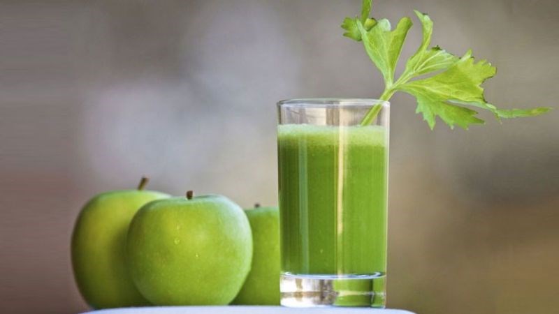 Nước ép cần tây với táo giúp hỗ trợ giảm cân và duy trì sức khỏe tim mạch