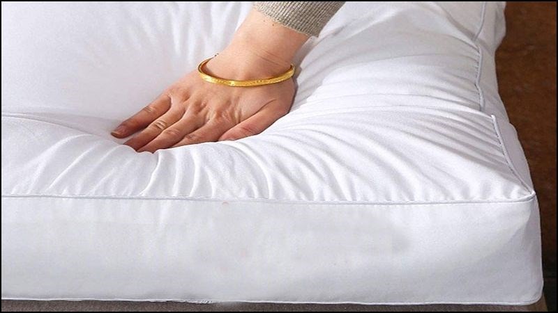 Bạn nên chọn nệm có độ đàn hồi tốt và phù hợp với tình trạng sức khoẻ