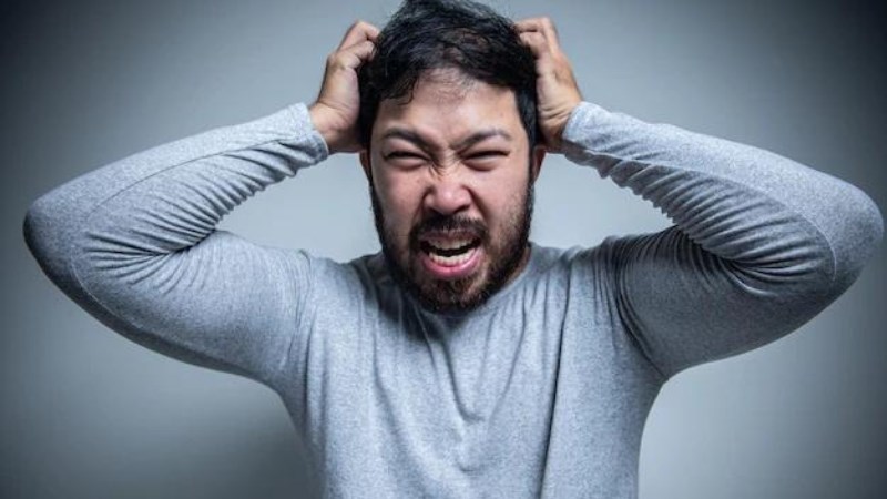 Kích động là biểu hiện đầu tiên khi người nghiện bắt đầu ngưng hút thuốc Kích động là biểu hiện đầu tiên khi người nghiện bắt đầu ngưng hút thuốc