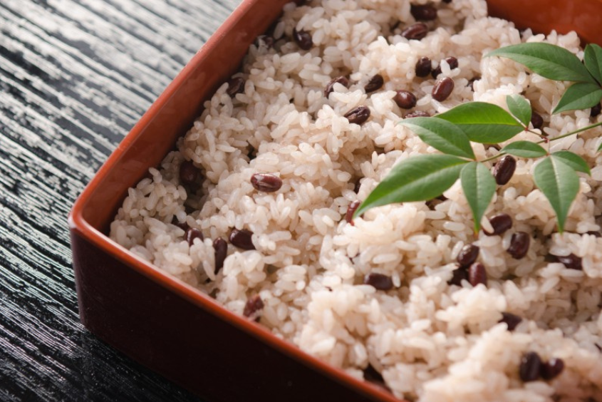 Cách nấu xôi đậu đỏ với muối vừng kiểu Nhật ngon lạ miệng