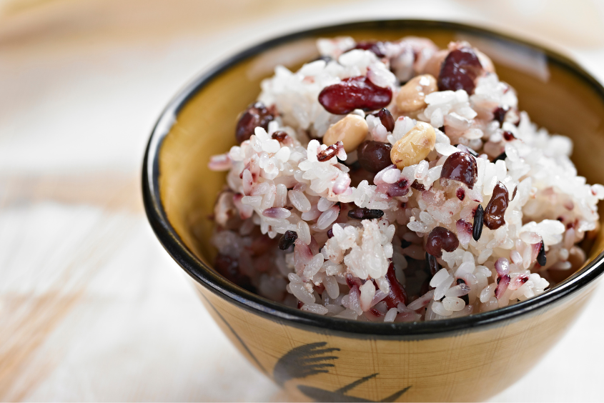 Gợi ý cho mẹ cách nấu xôi đậu đỏ với gạo lứt siêu dễ