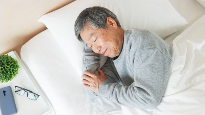 Tắm nước nóng cải thiện tuần hoàn máu, từ đó giúp dễ đi vào giấc ngủ hơn
