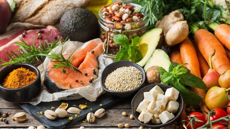 Chế độ ăn uống l&agrave;nh mạnh v&agrave; bổ dưỡng rất quan trọng trong việc phục hồi cơ thể