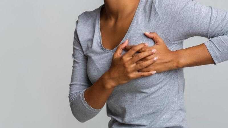 Đau n&uacute;m v&uacute; l&agrave; dấu hiệu của rối loạn nội tiết tố