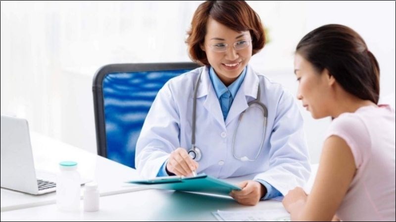 Đến c&aacute;c cơ sở chuy&ecirc;n khoa để c&aacute;c b&aacute;c sĩ tiến h&agrave;nh thăm kh&aacute;m v&agrave; chẩn đo&aacute;n