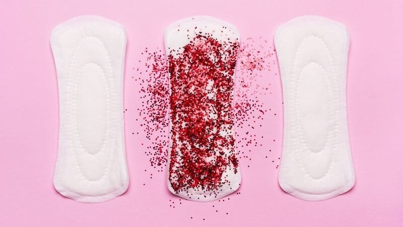 M&aacute;u kinh bị v&oacute;n cục l&agrave; m&aacute;u kinh tồn tại l&acirc;u trong buồng tử cung