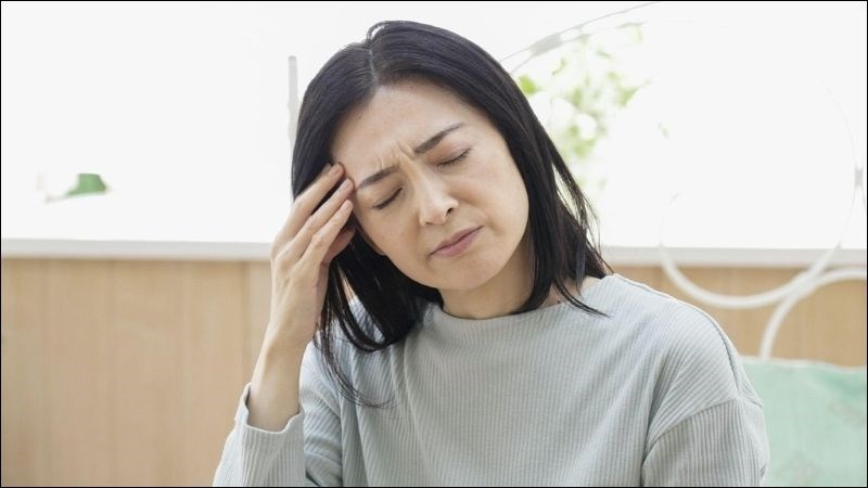 Tiền mãn kinh là nồng độ estrogen trong buồng trứng giảm dần gây ra mất kinh