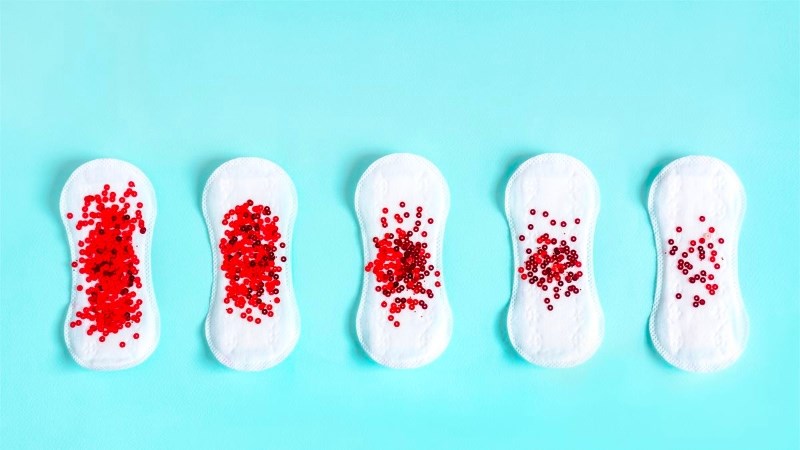 Số lượng máu và tính chất máu kinh thay đổi là dấu hiệu của rối loạn kinh nguyệt