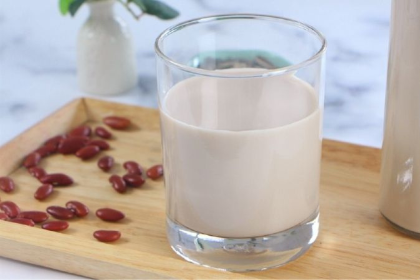 Sữa đậu đỏ vừa thơm béo vừa cung cấp nhiều canxi