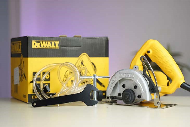 Máy cắt gạch Dewalt DW862-B1 1270W có giá 1.880.000 đồng (cập nhật tháng 03/2023, có thể thay đổi theo thời gian)