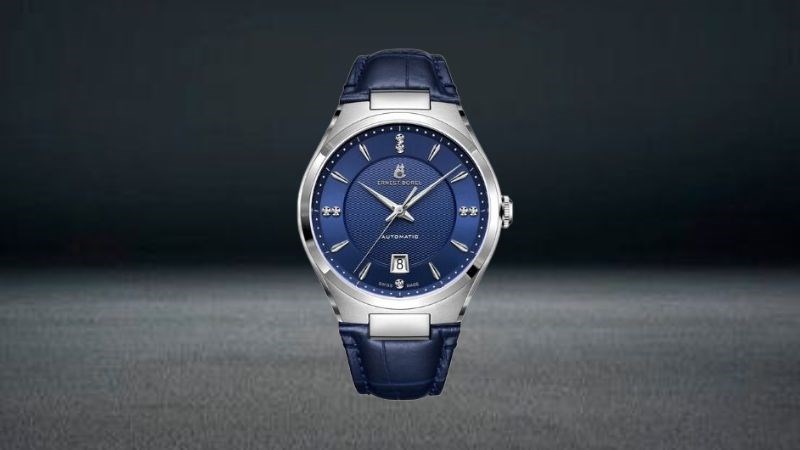 Đồng hồ có hệ số chống nước từ 3 - 5ATM nên an tâm đeo khi đi dưới mưa và rửa tay