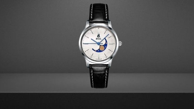 Đồng hồ được làm từ chất liệu cao cấp, bền bỉ